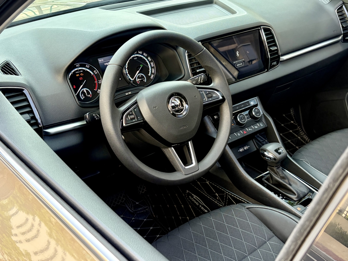 Skoda Karoq 2020 car image #8