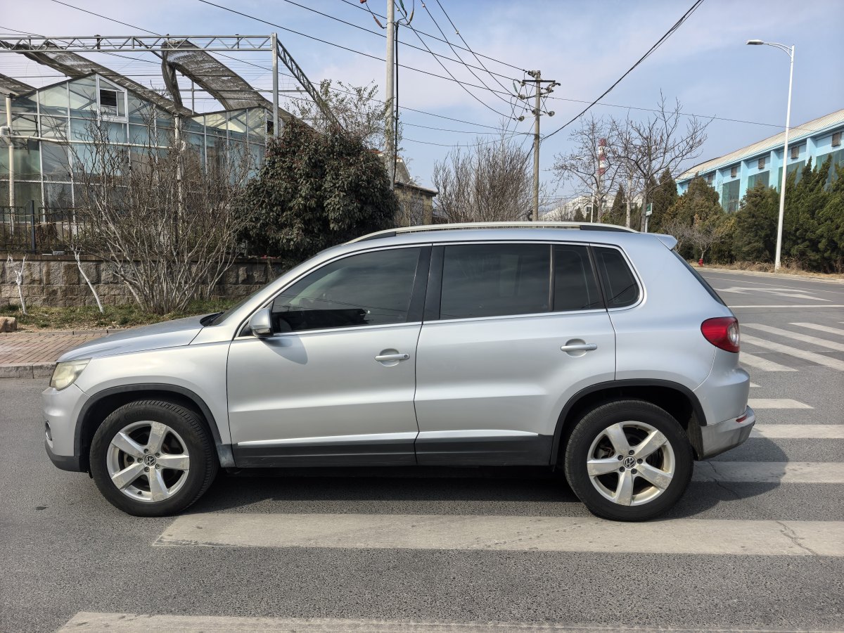 Volkswagen Tiguan 2012 car image #8