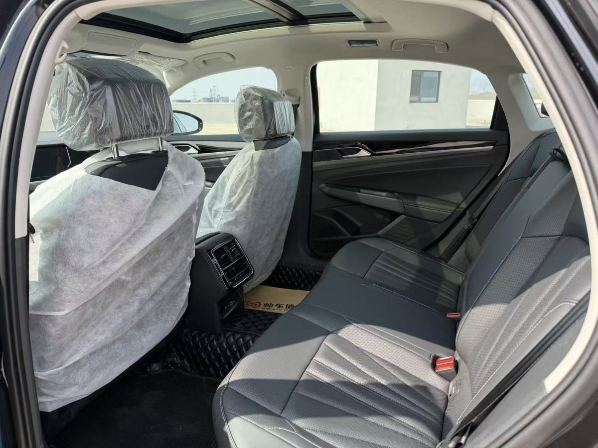 Volkswagen Passat 2026 car image #8