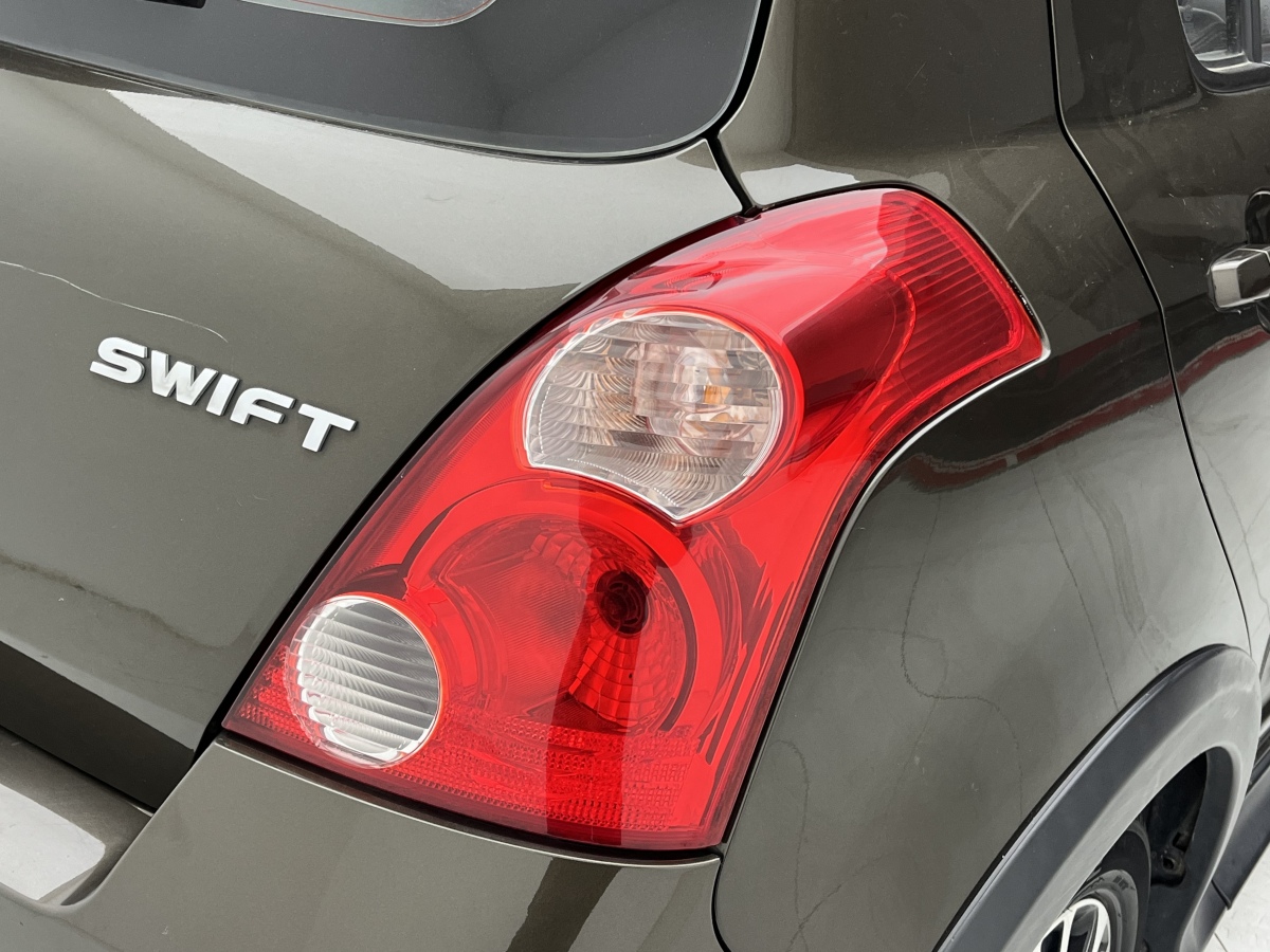 Suzuki Swift 2016 car image #8