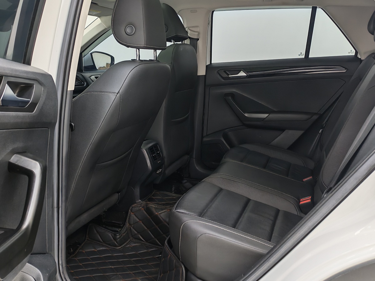 Volkswagen T-Roc 2022 #8 Volkswagen T-Roc 2022 car image #8