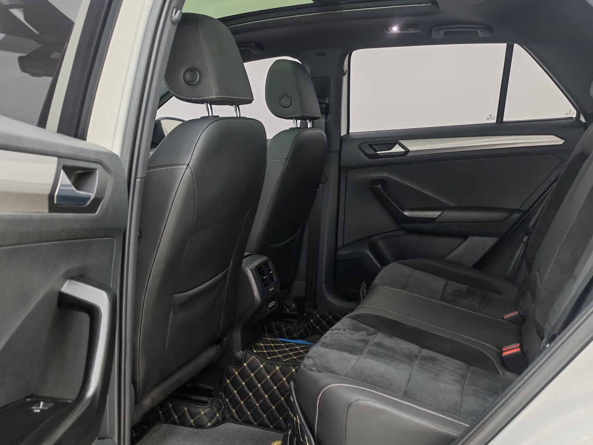 Volkswagen T-Roc 2022 immagine di auto #8