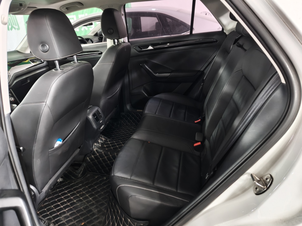 Volkswagen T-Roc 2018 #8 Volkswagen T-Roc 2018 car image #8