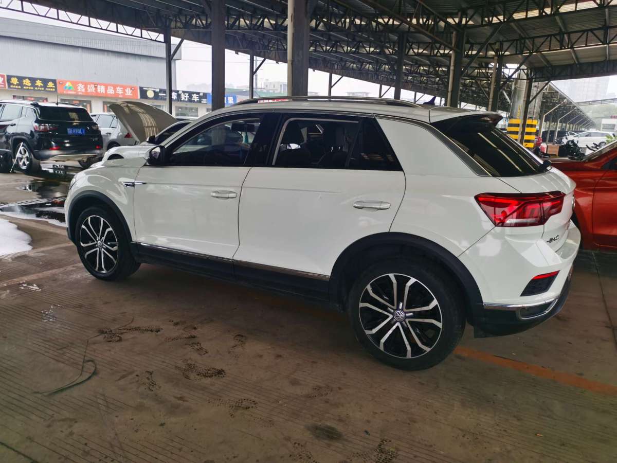 Volkswagen T-Roc 2020 car image #8