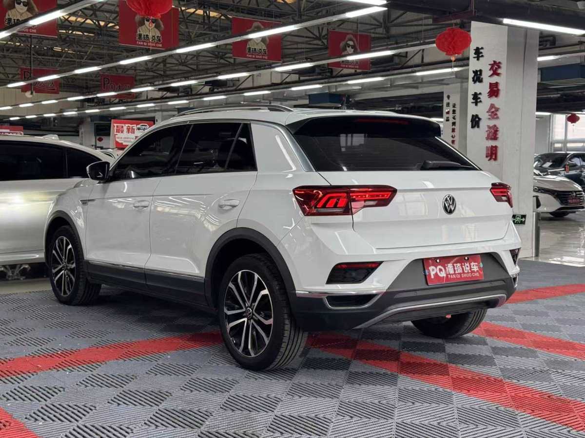 Volkswagen T-Roc 2021 car image #8
