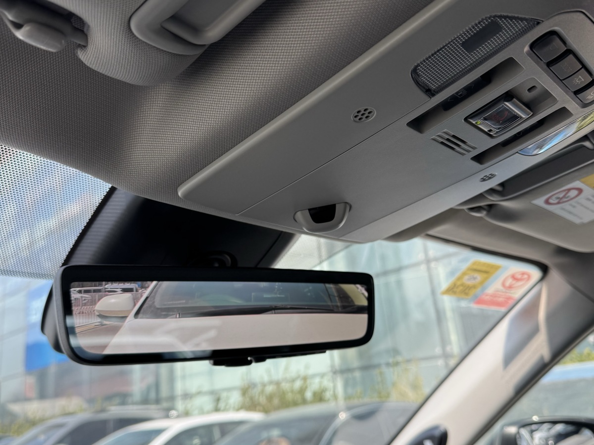 Toyota Highlander 2024 car image #8