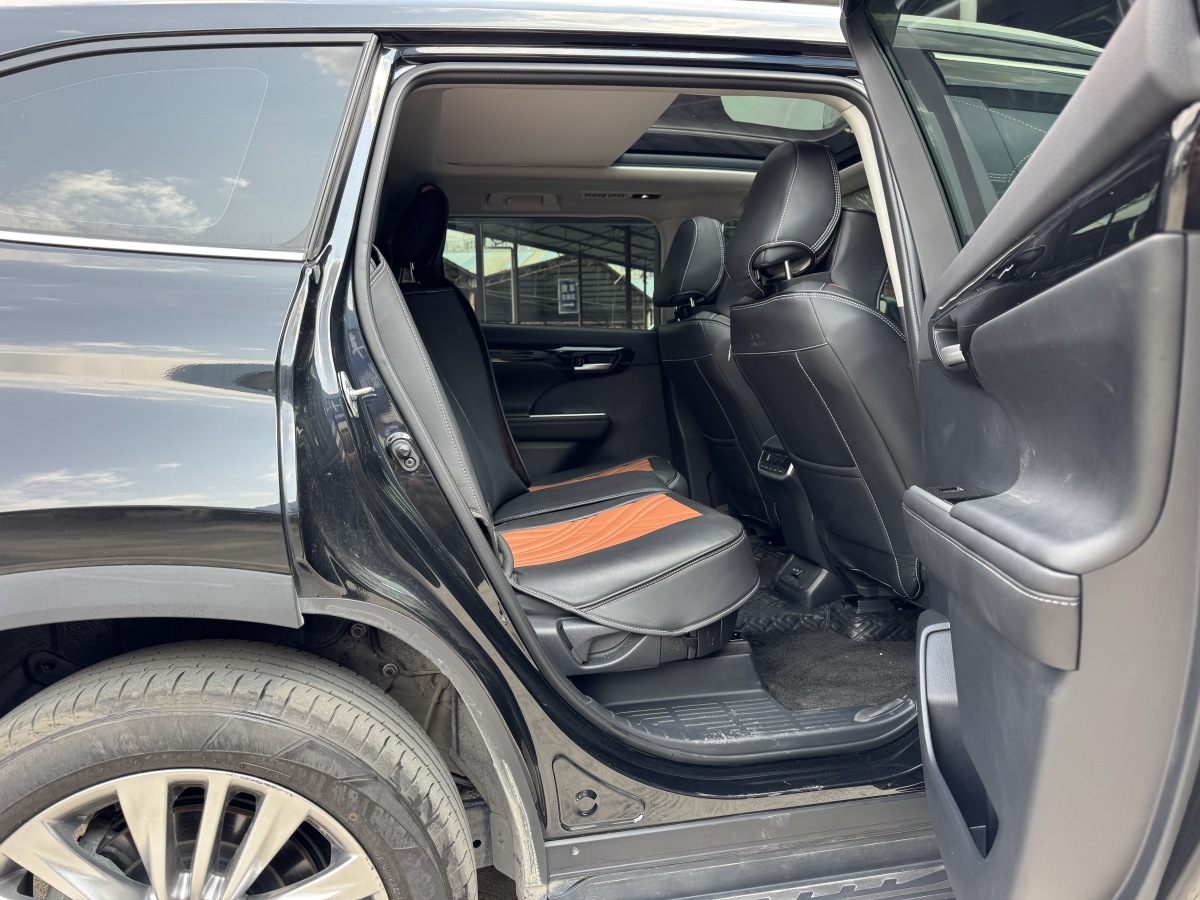 Toyota Highlander 2025 car image #8