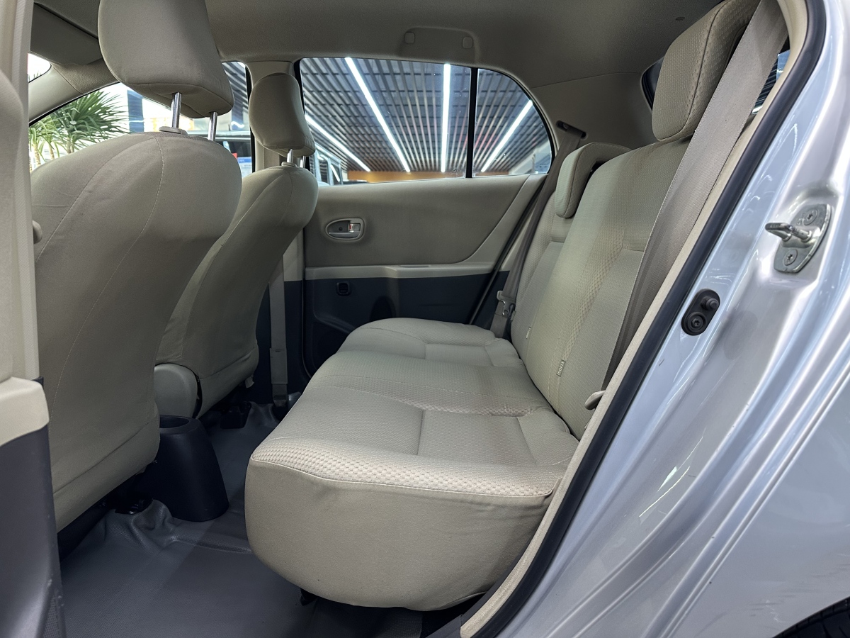 Toyota Yaris 2010 car image #8