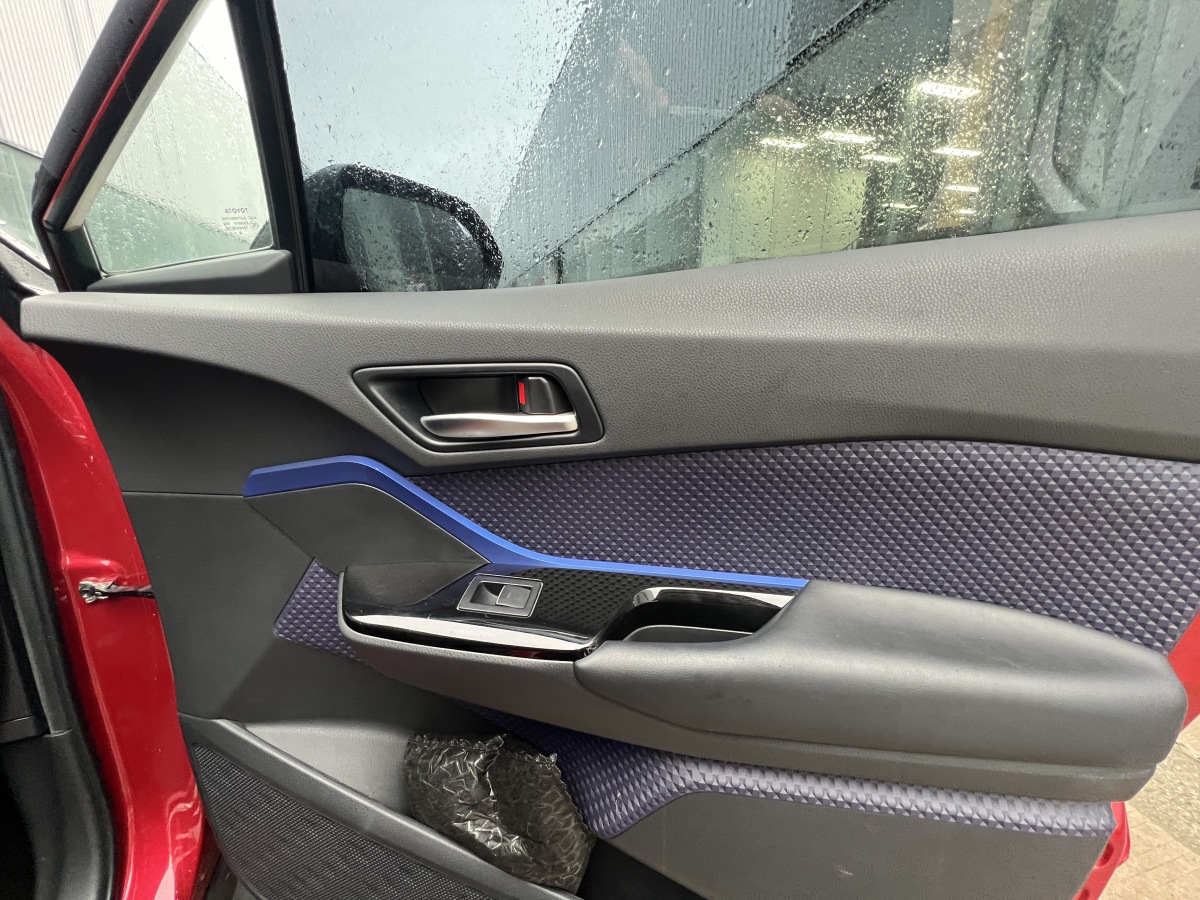 Toyota C-HR 2019 car image #8