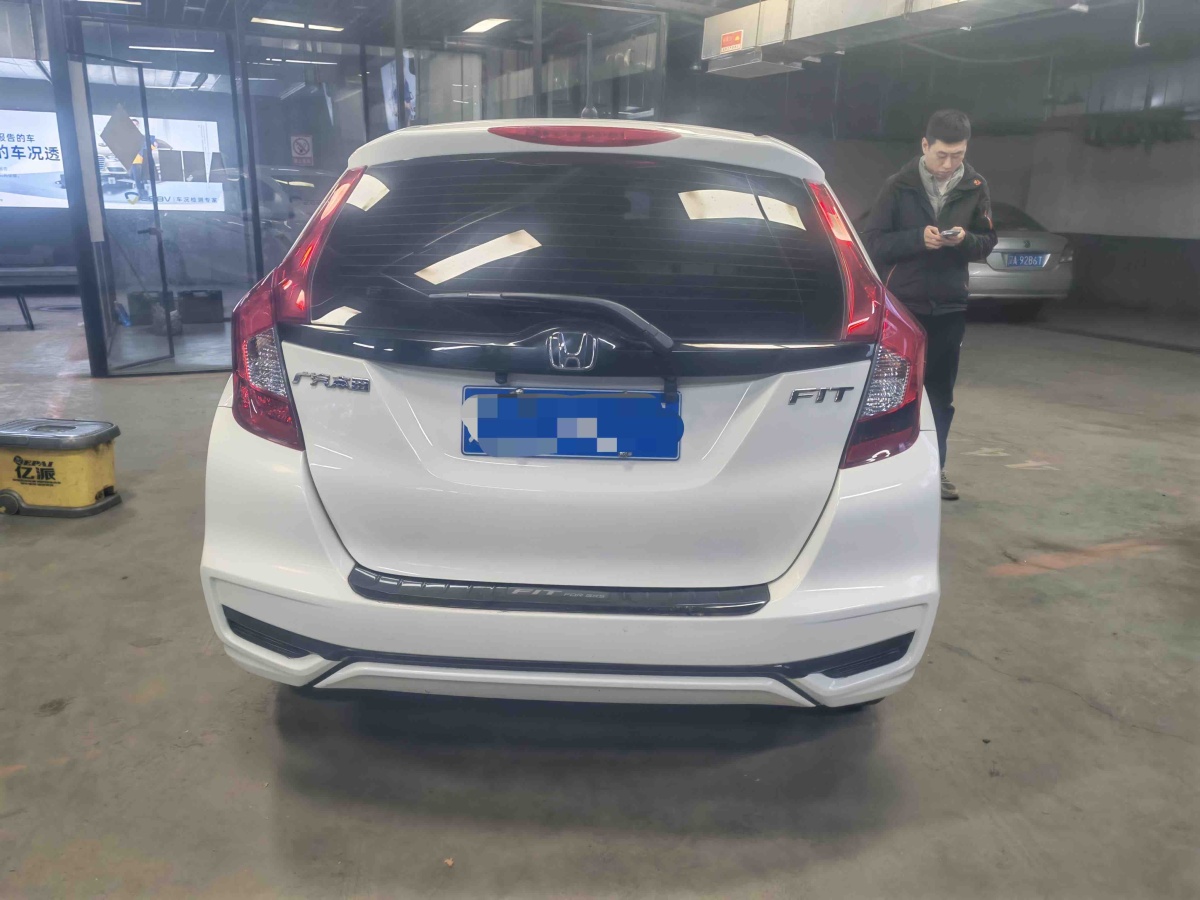 Honda Fit 2018 صورة سيارة #8