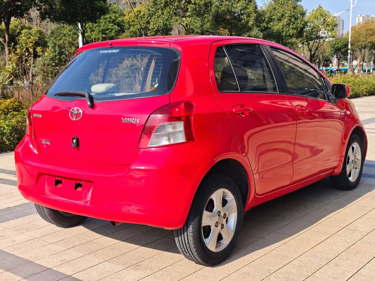 Toyota Yaris 2011 изображение автомобиля #8