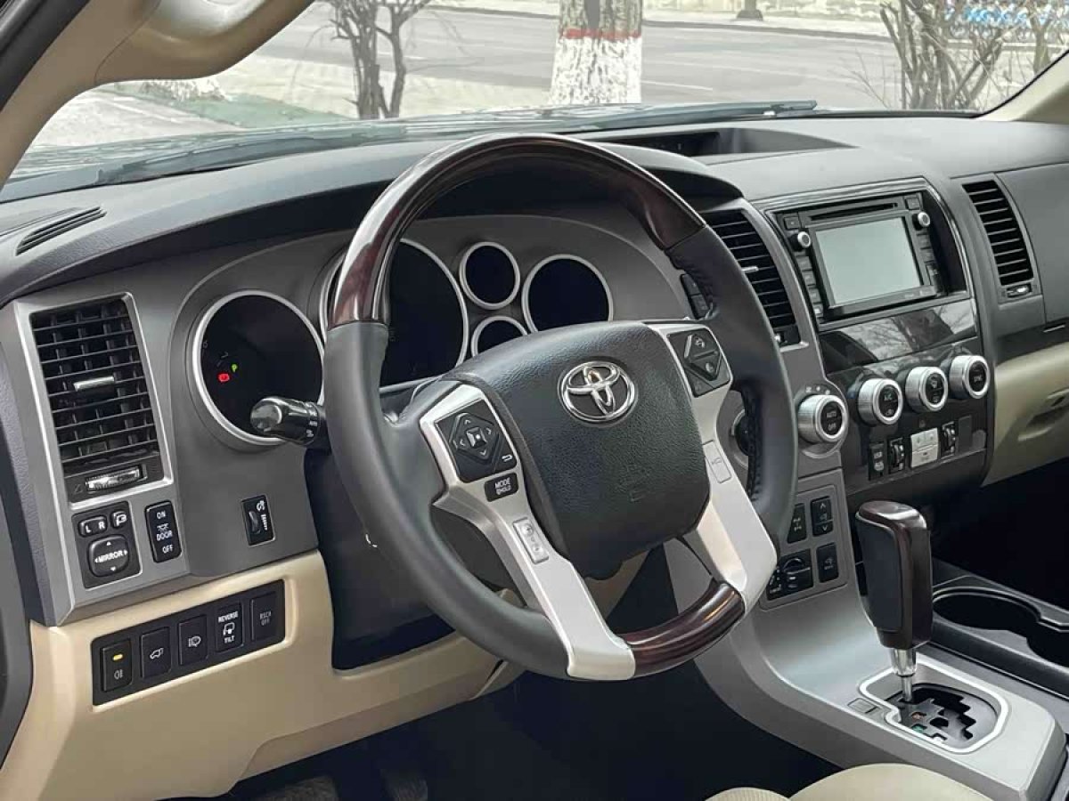 Toyota Sequoia 2015 immagine di auto #8
