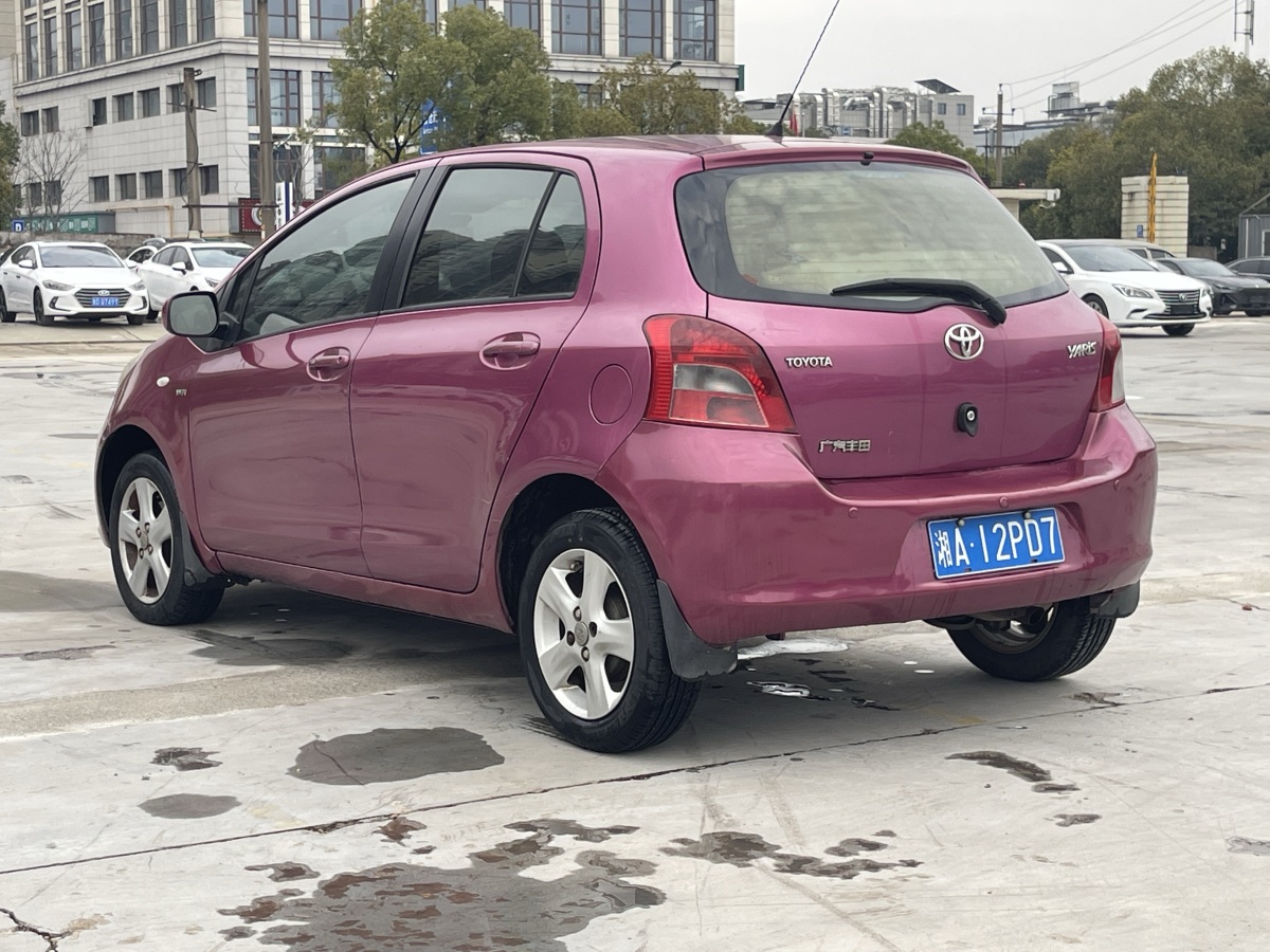 Toyota Yaris 2011 car image #8