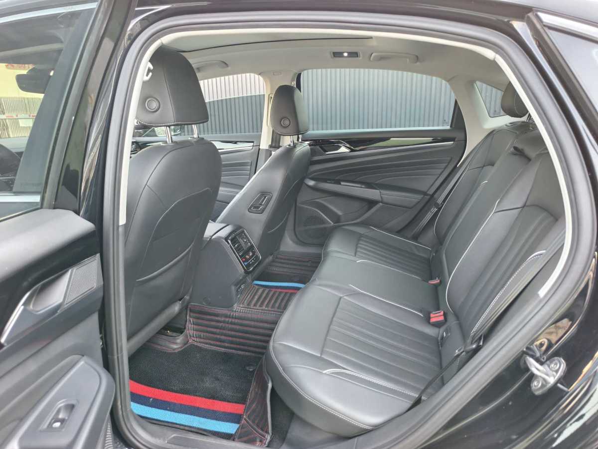 Volkswagen Passat 2023 car image #8