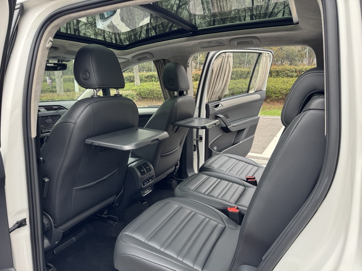 Exceed Touran 2018 image de voiture #8