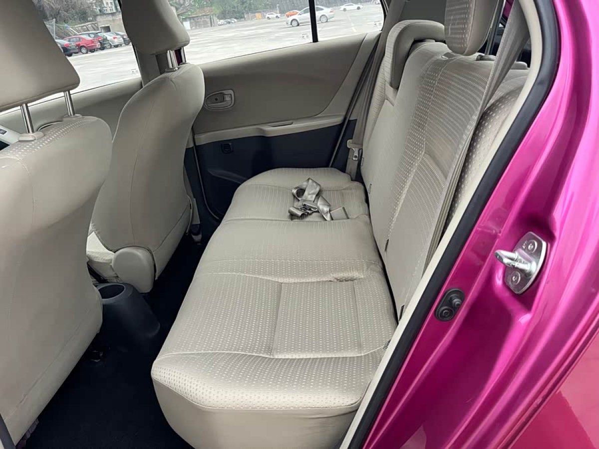 Toyota Yaris 2013 car image #8