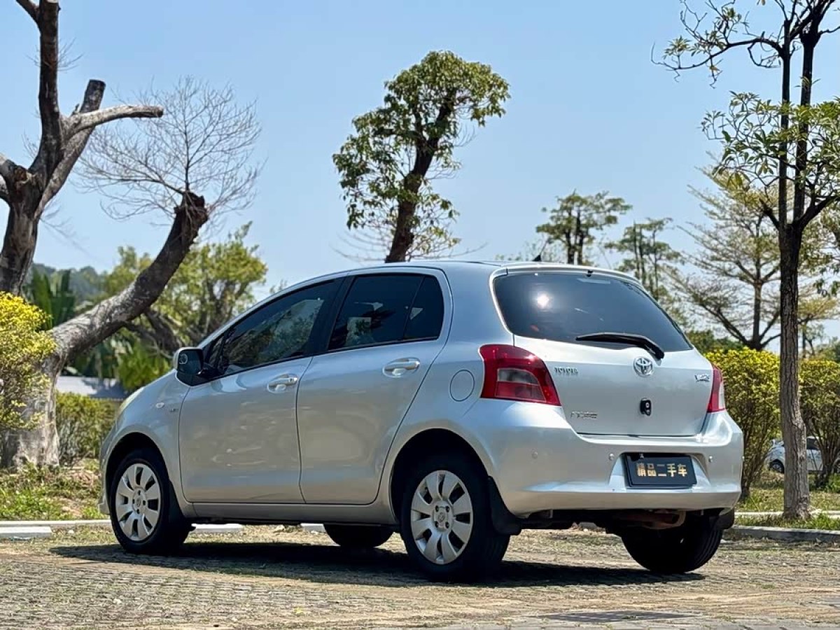 Toyota Yaris 2011 car image #8