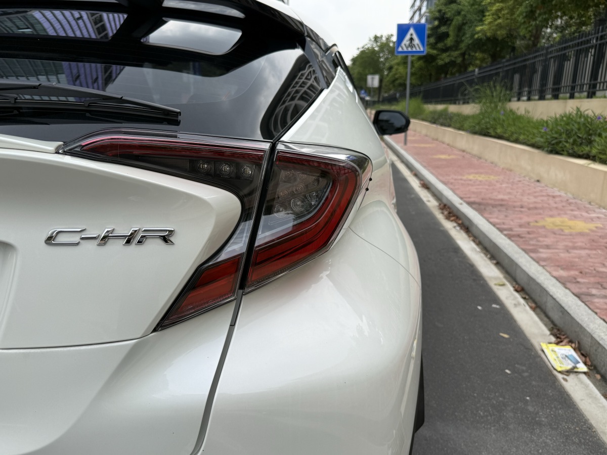 Toyota C-HR 2020 car image #8