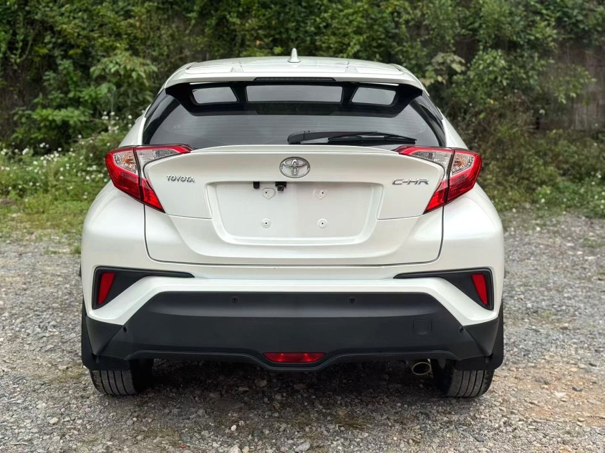 Toyota C-HR 2020 car image #8