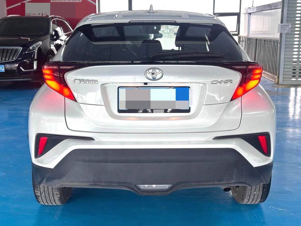 Toyota C-HR 2022 car image #8