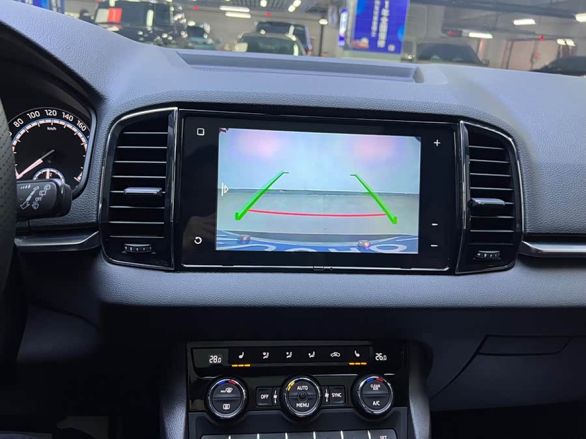 Skoda Karoq 2019 car image #8