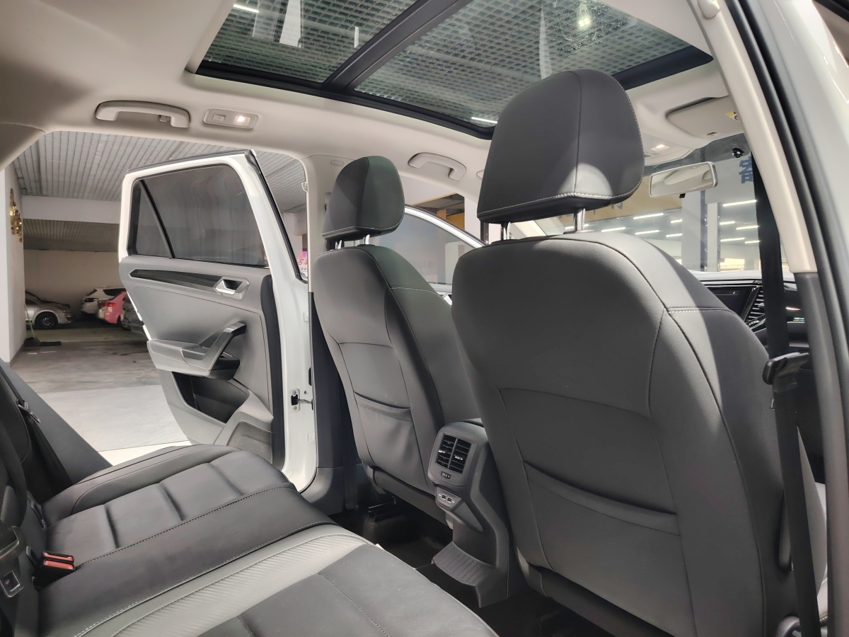 Volkswagen T-Roc 2022 car image #8