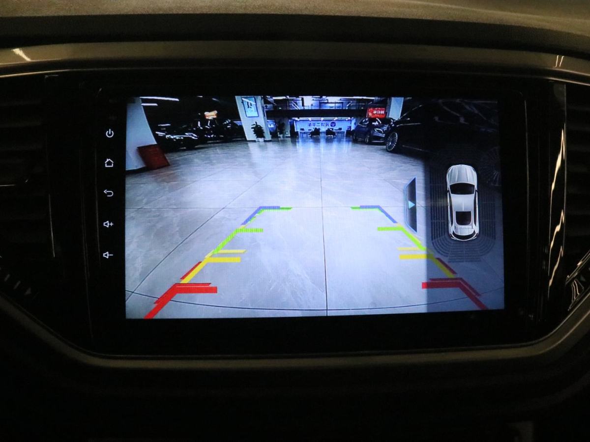 Volkswagen T-Roc 2019 car image #8