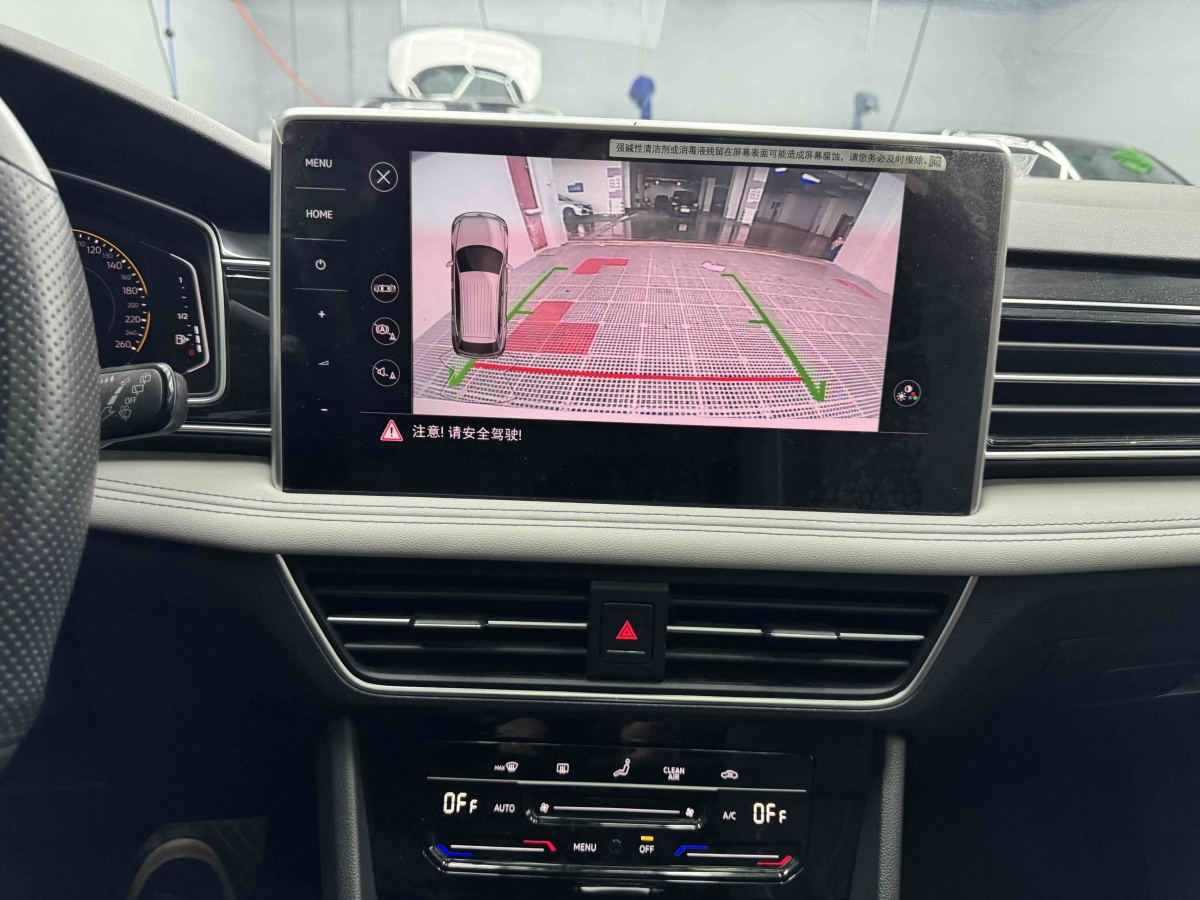 Volkswagen Tiguan L 2022 immagine di auto #8