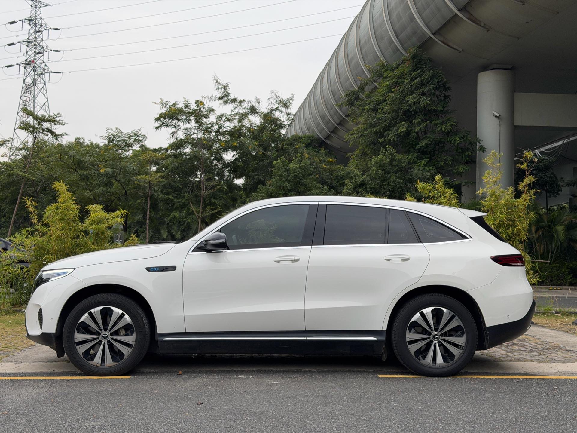 Mercedes-Benz EQC Class 2022 image de voiture #8