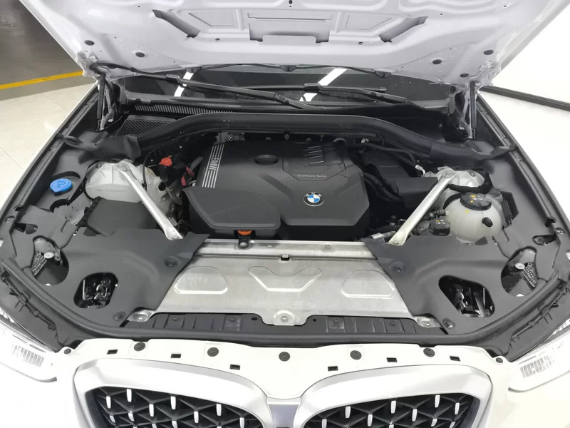 BMW X4 M40i 2024 car image #8