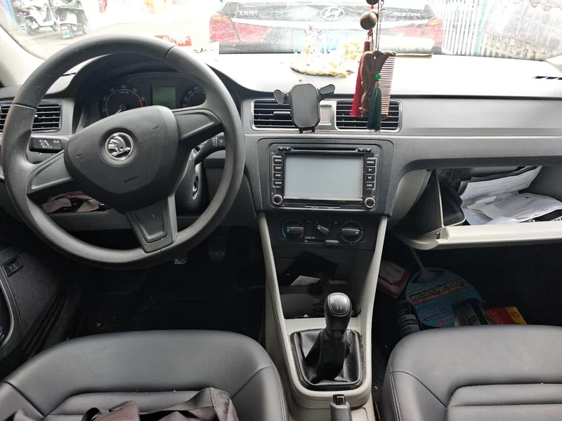 Skoda Rapid 2017 imagen de coche #8