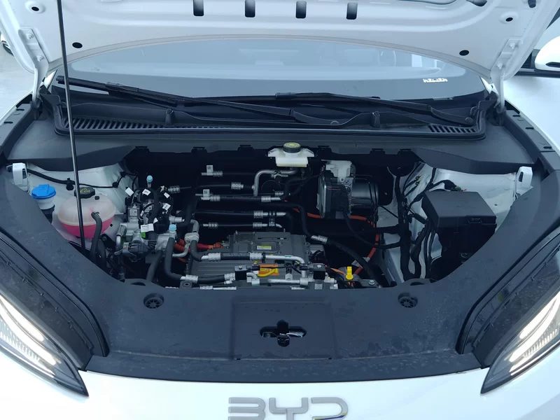 BYD e7 2025 car image #8