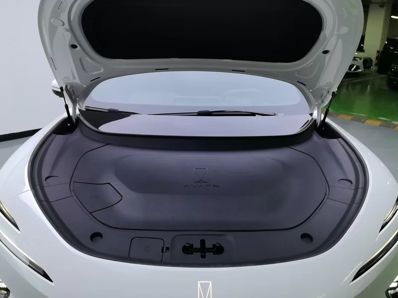 Avatr 12 2024 car image #8