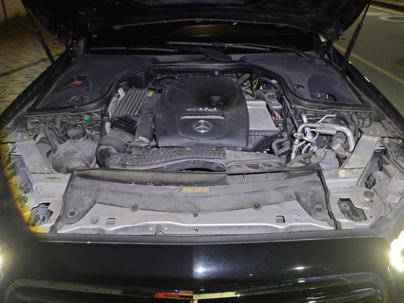 Mercedes-Benz E Class New Energy 2022 car image #8