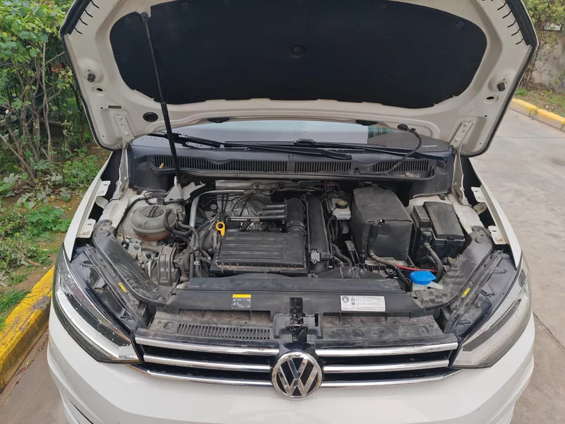 Volkswagen Touran 2018 car image #8