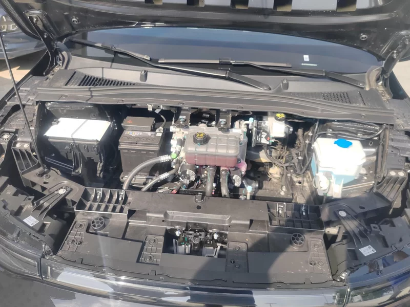 零跑汽车 零跑B01 2025 汽车图片 #8