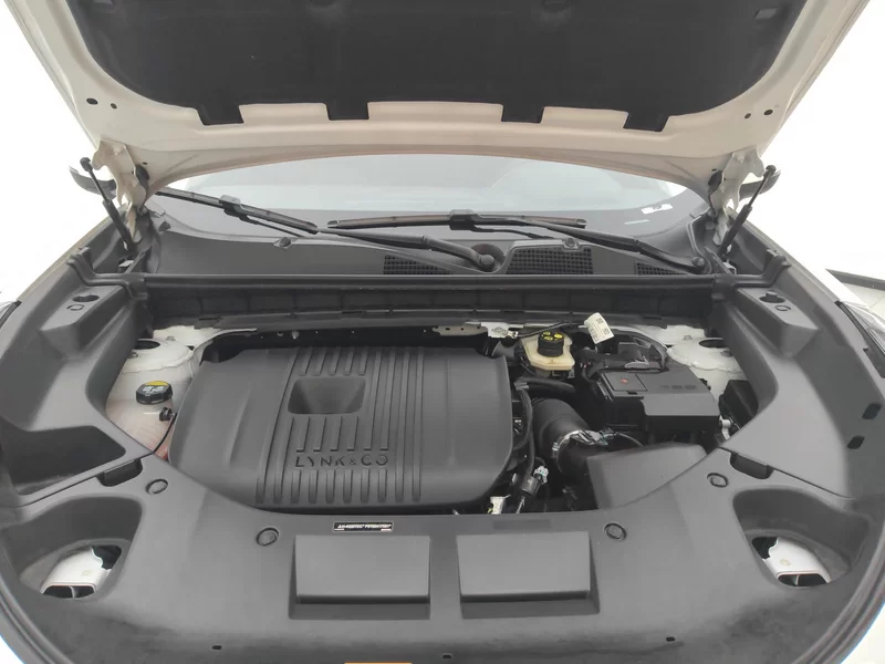 Lynk & Co 01 2024 car image #8