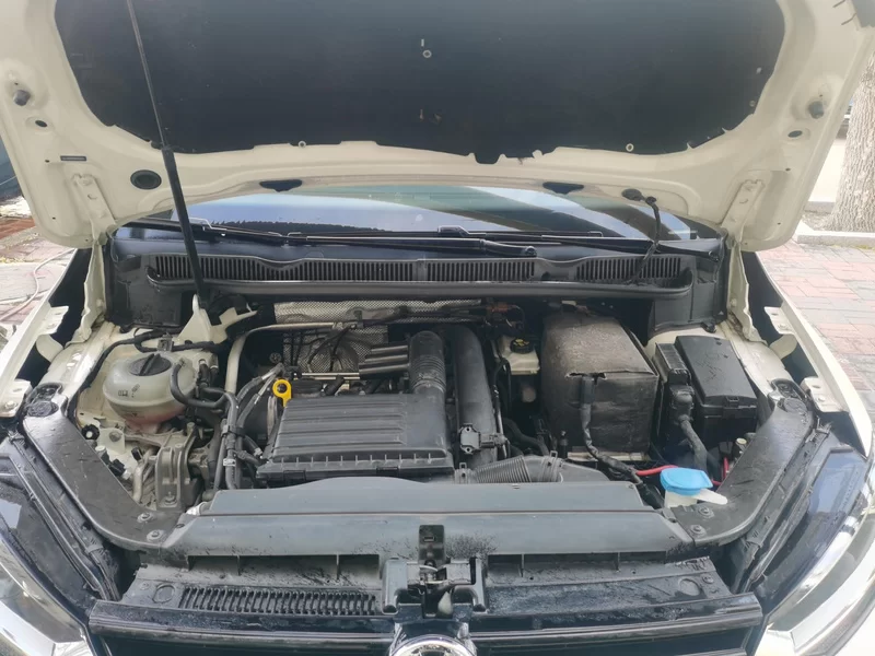 Volkswagen Touran 2018 car image #8