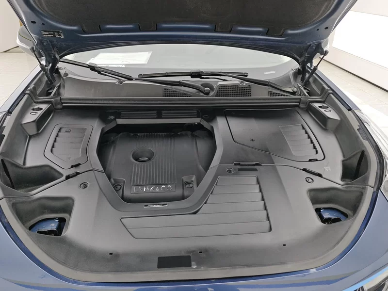 Lynk & Co 01 2018 #8 Lynk & Co 01 2018 car image #8