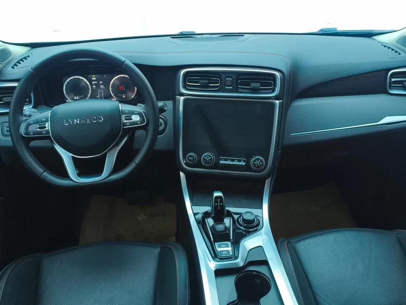 Lynk & Co 01 2018 #8 Lynk & Co 01 2018 car image #8