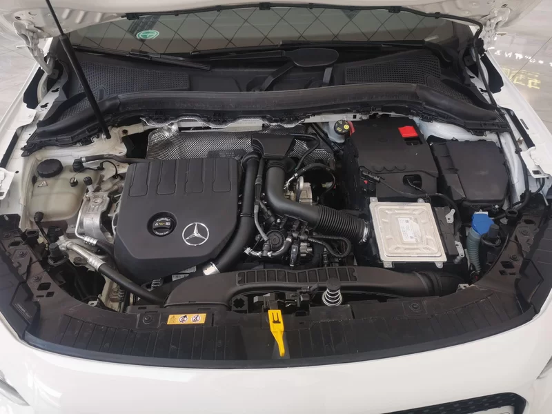 Mercedes-Benz GLA Class 2023 imagen de coche #8