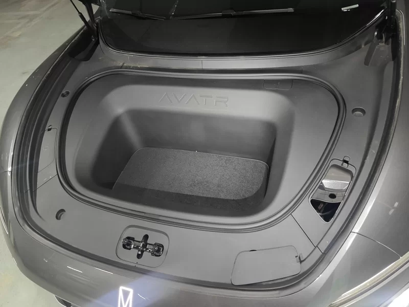 Avatr 06 2025 car image #8