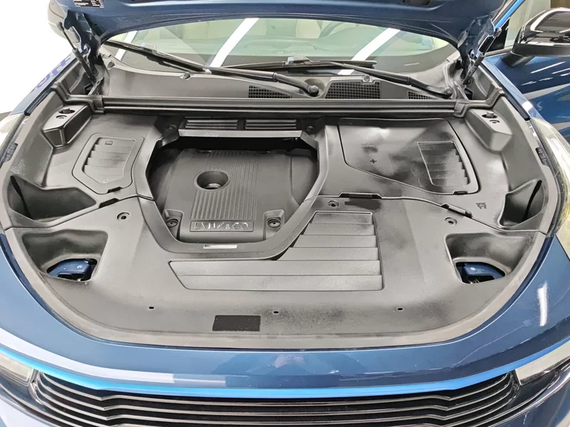 Lynk & Co 01 2018 #8 Lynk & Co 01 2018 car image #8