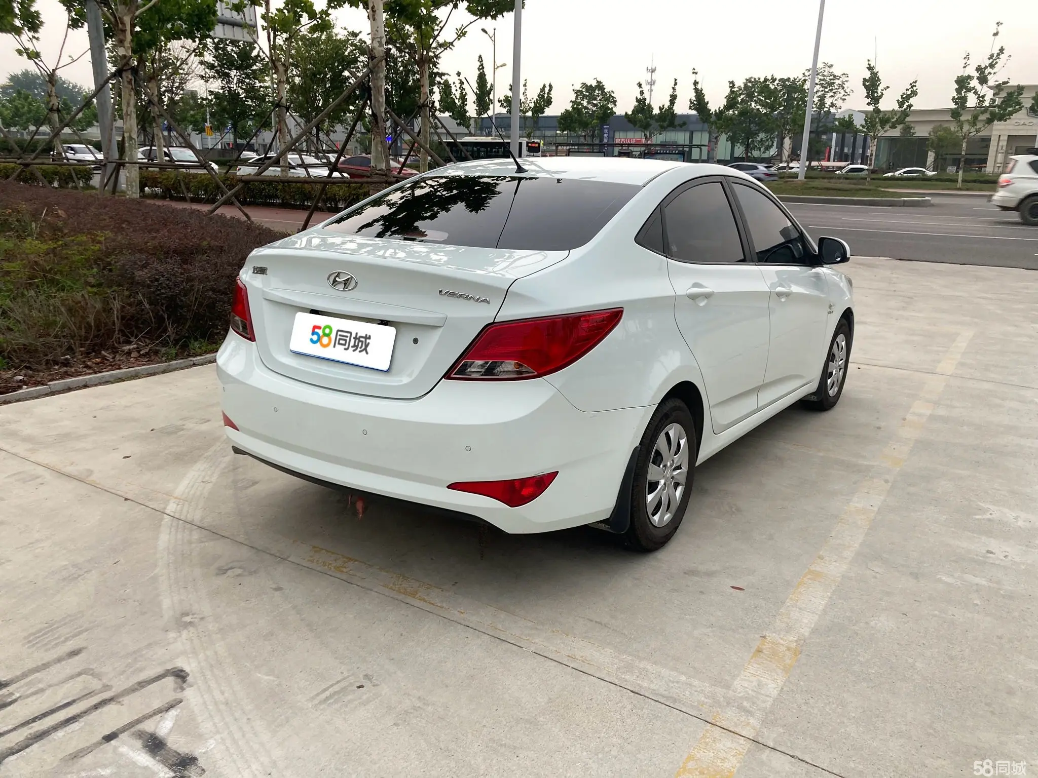 Hyundai Reina 2014 car image #8