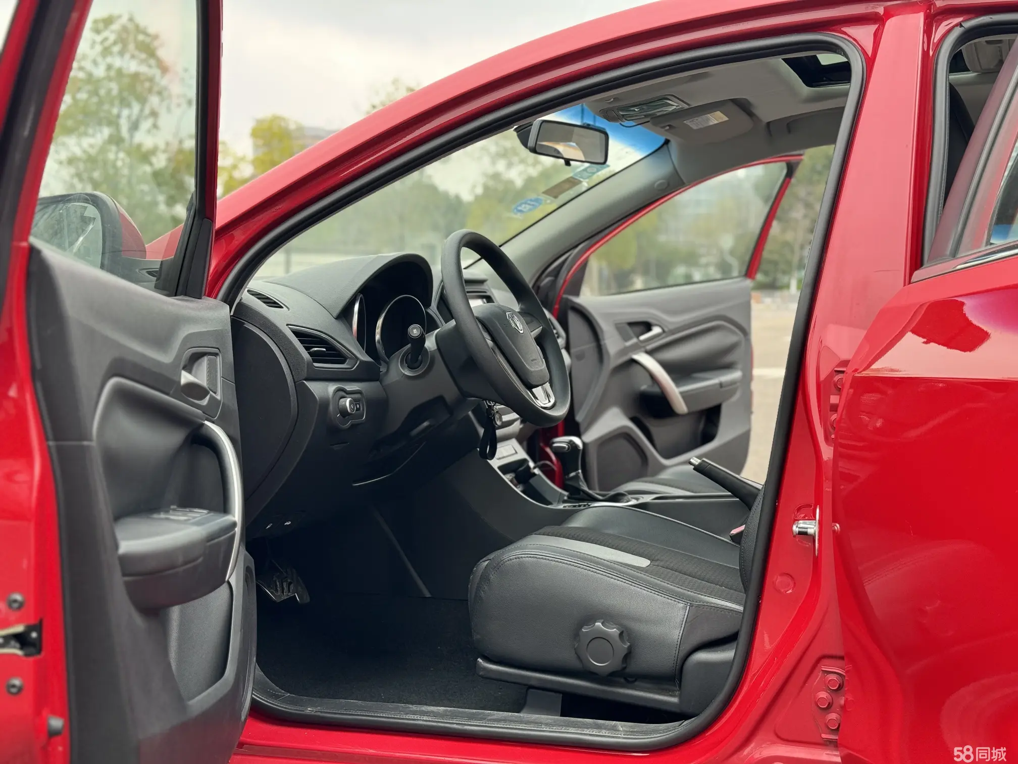 MG GT 2015 car image #8