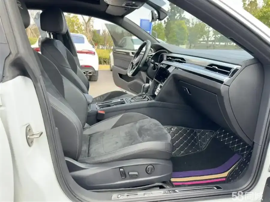 Volkswagen e-up! 2020 immagine di auto #8