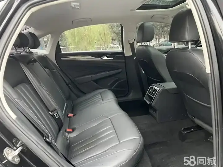 Volkswagen Passat 2019 car image #8