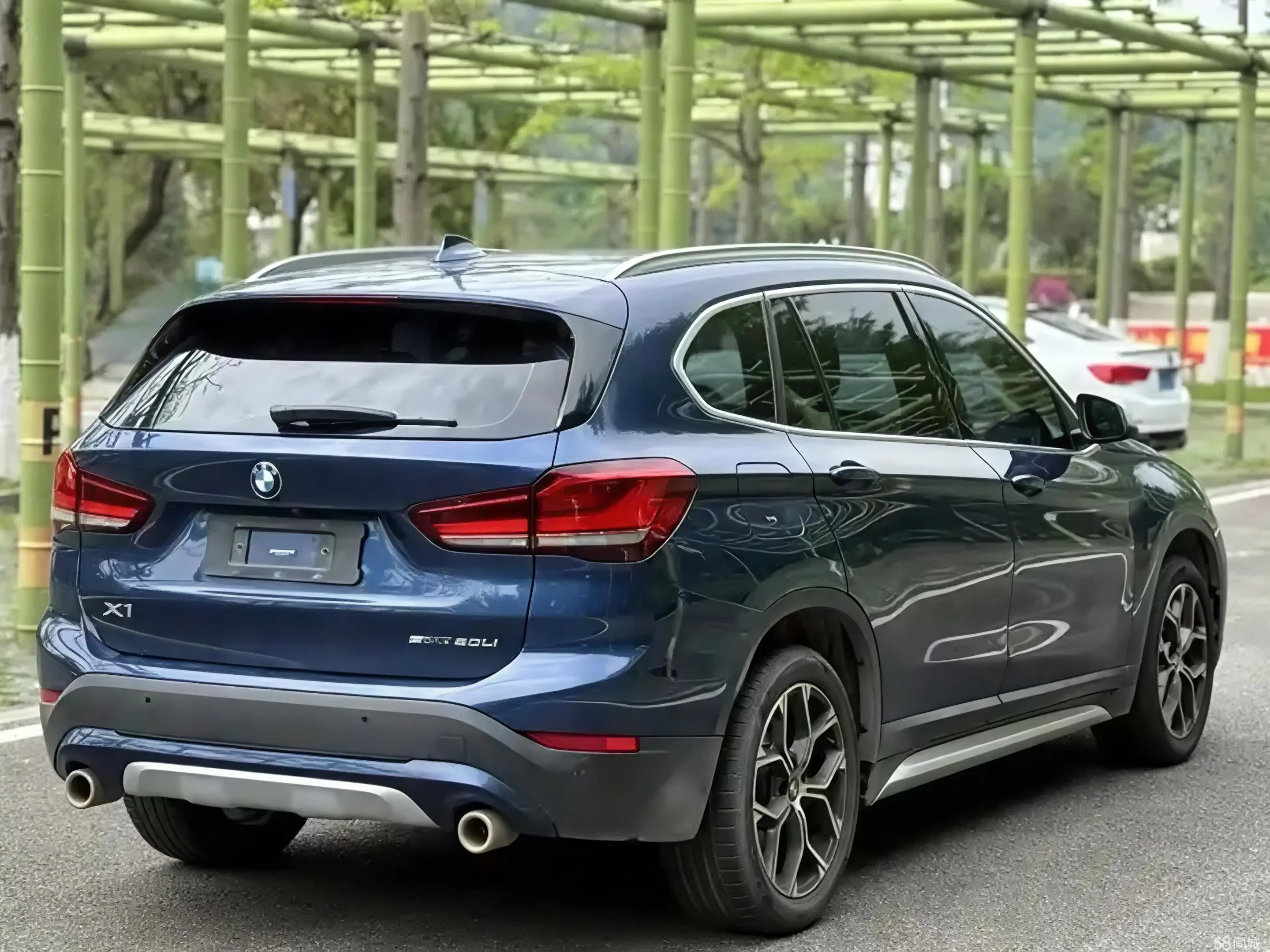 BMW iX M60 2021 car image #8