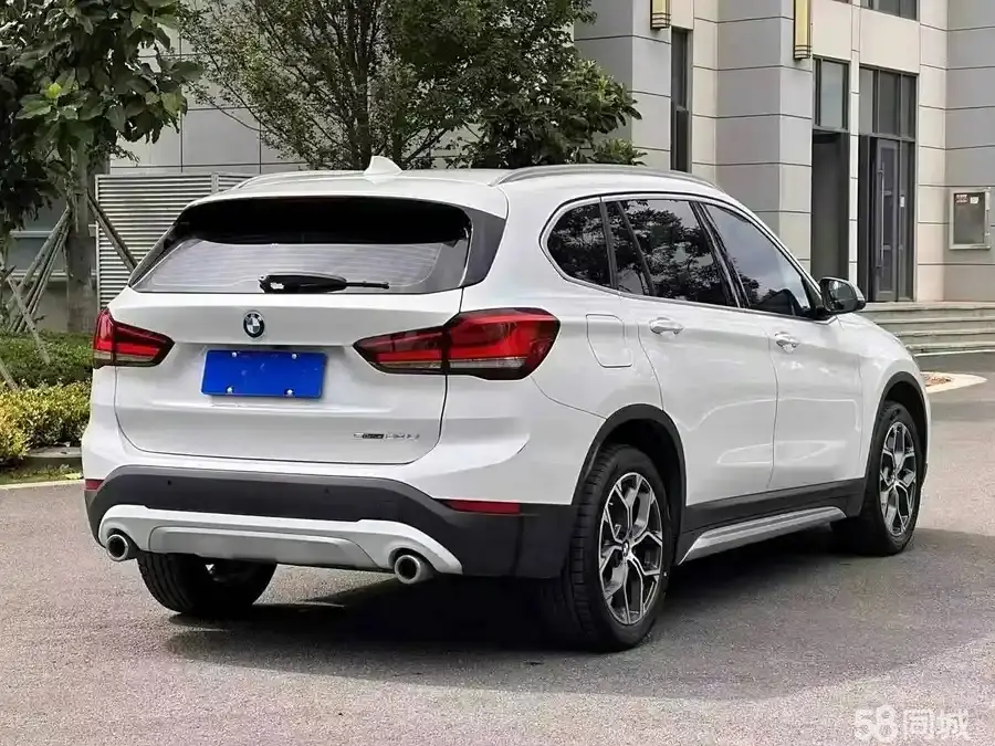 BMW i5 M60 2022 car image #8