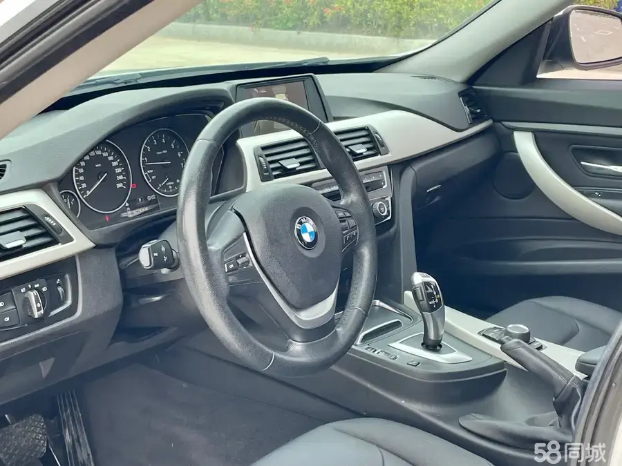 BMW 3 Series GT 2018 immagine di auto #8